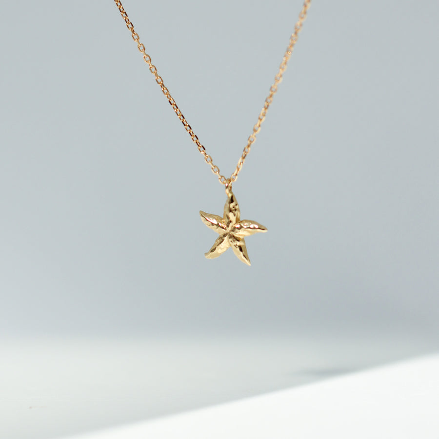 14K Solid Yellow Gold Starfish Necklace